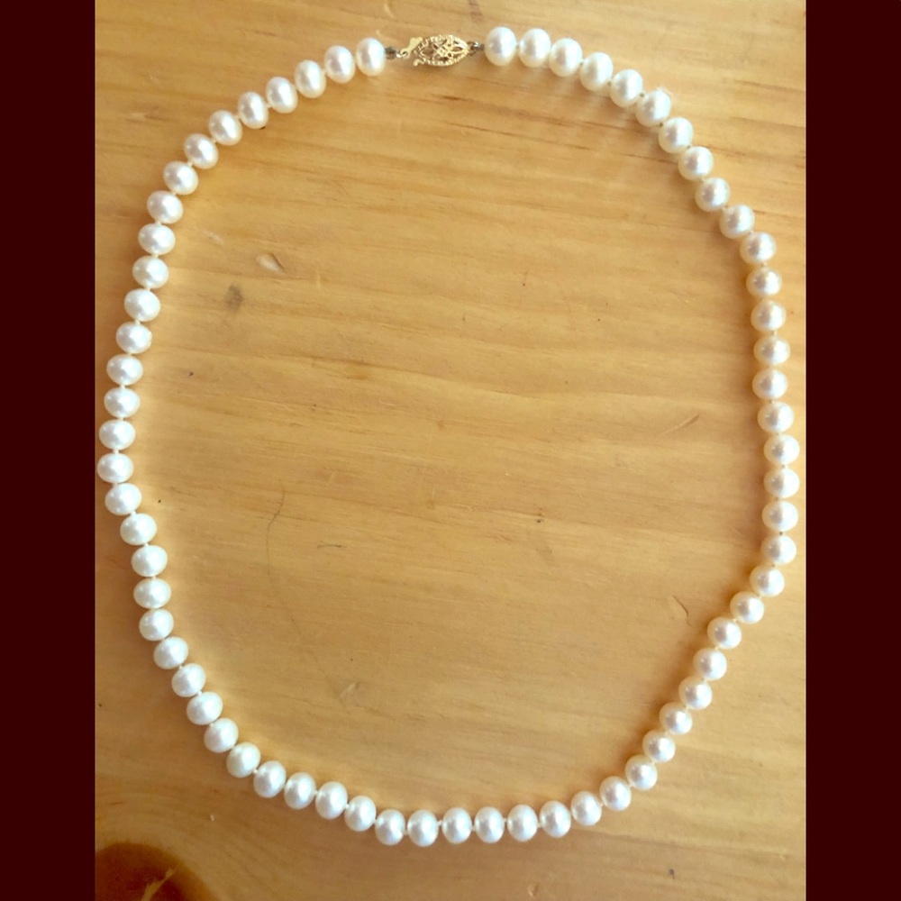 Chinese freshwater pearl necklace